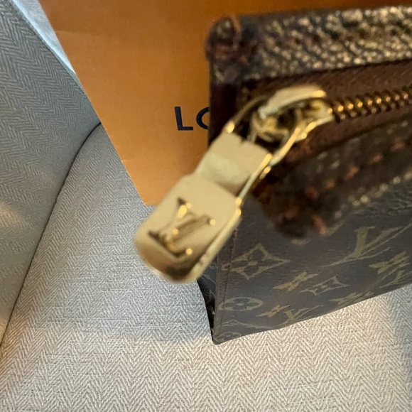 LOUIS VUITTON Authentic Vintage Monogram Toiletry 26 Pouch With COA - Picture 5 of 15
